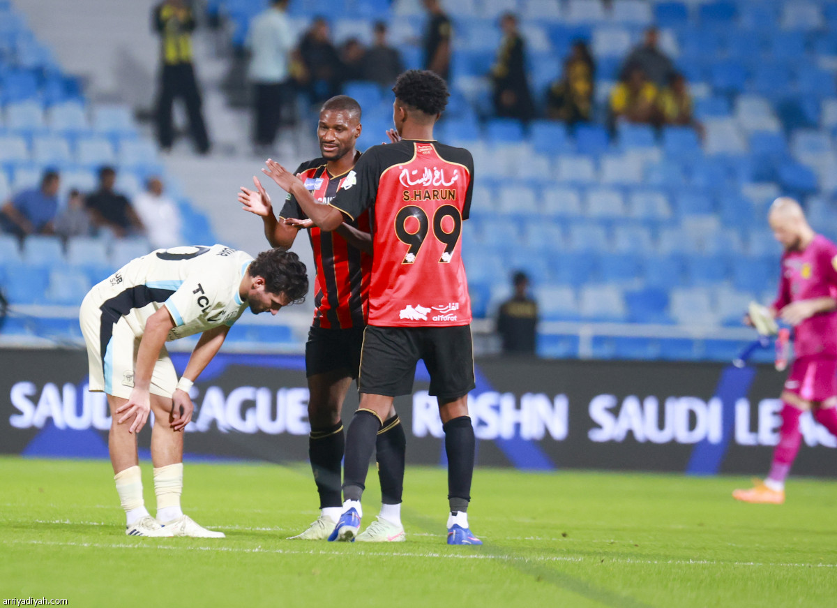 الرياض يفاجئ الاتحاد